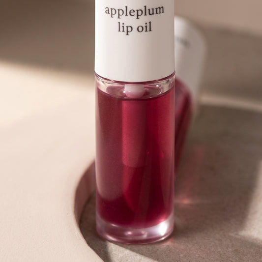 Long-lasting moisturizing, plump and revitalizing lip oil